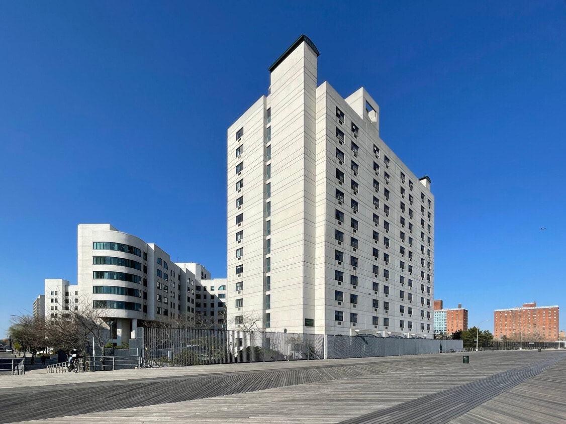 Primary Photo - Shorefront Towers