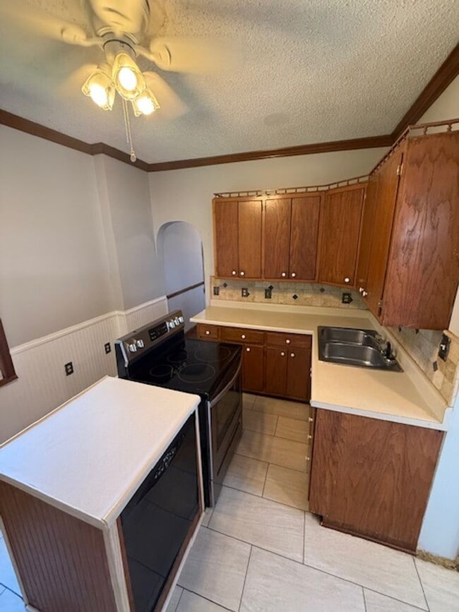 Building Photo - 1113 Henning Ave