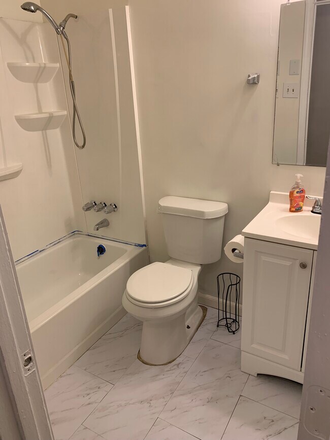 Foto del edificio - 6122 Conaway Dr