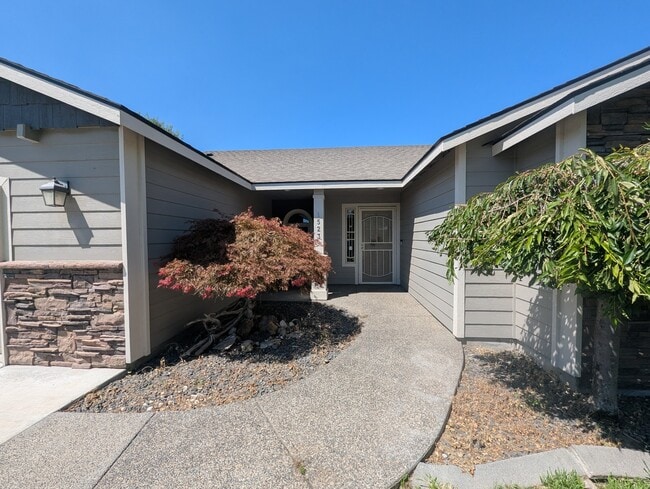 Building Photo - 1523 Sacajawea Ave
