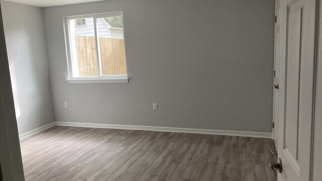 Building Photo - 719 Cypress Dr