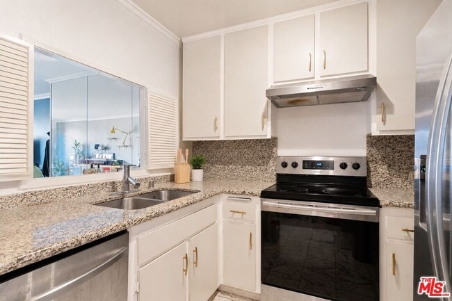 Foto del edificio - 10751 Wilshire Blvd