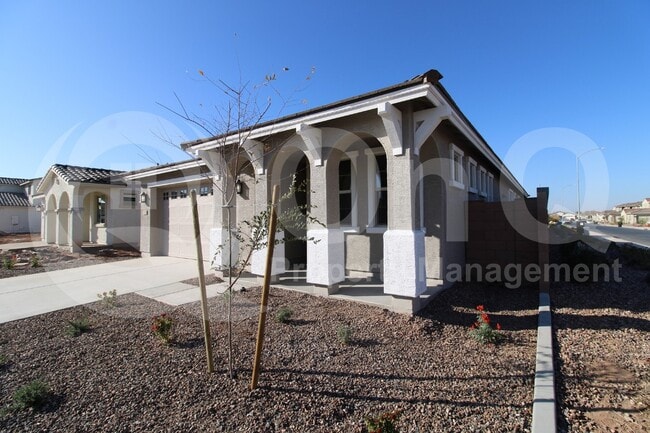 Building Photo - 5716 S Romano