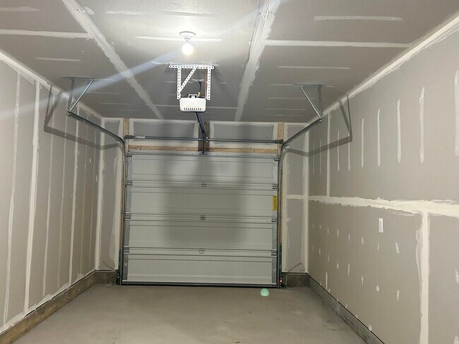 Building Photo - 424 Willowshire Ct