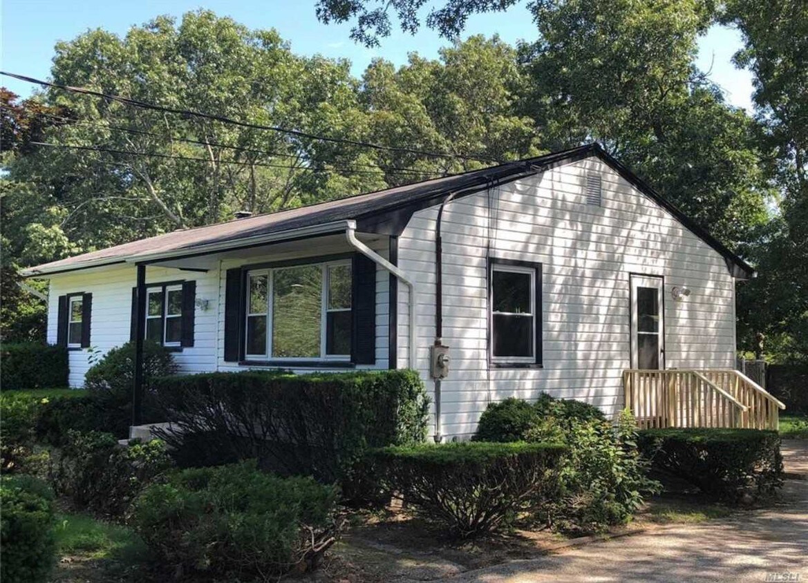 Primary Photo - 8 Quogue Ave