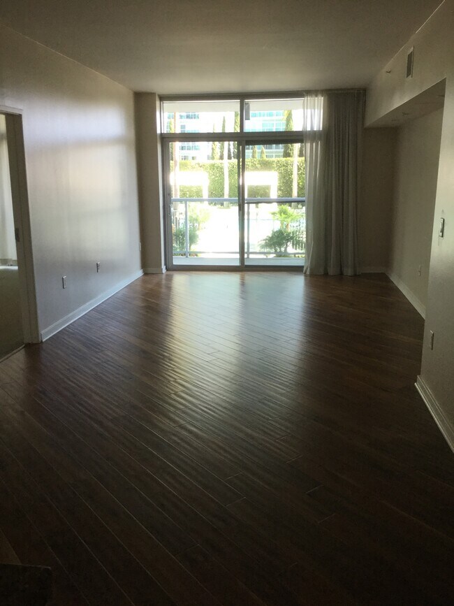 Building Photo - 13700 Marina Pointe Dr