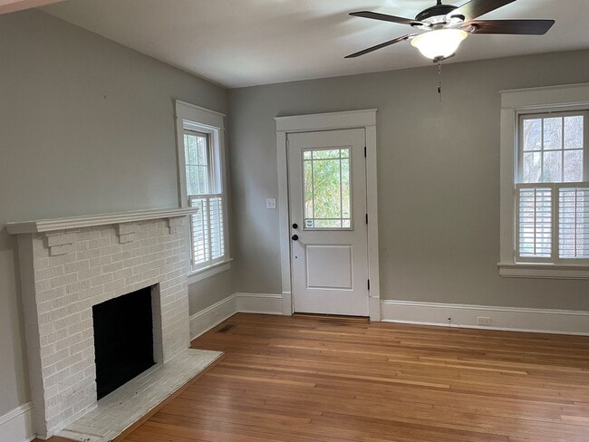 Building Photo - Charming Downtown Home with 3BR and hardwo...