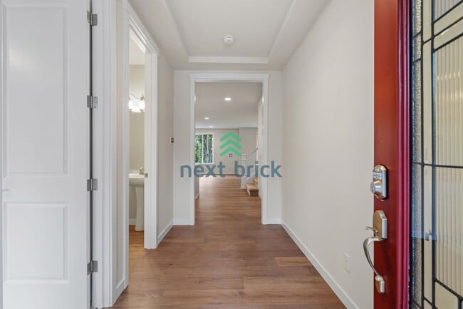 Foto del edificio - 5 BED & 3.5 BATH FOR RENT