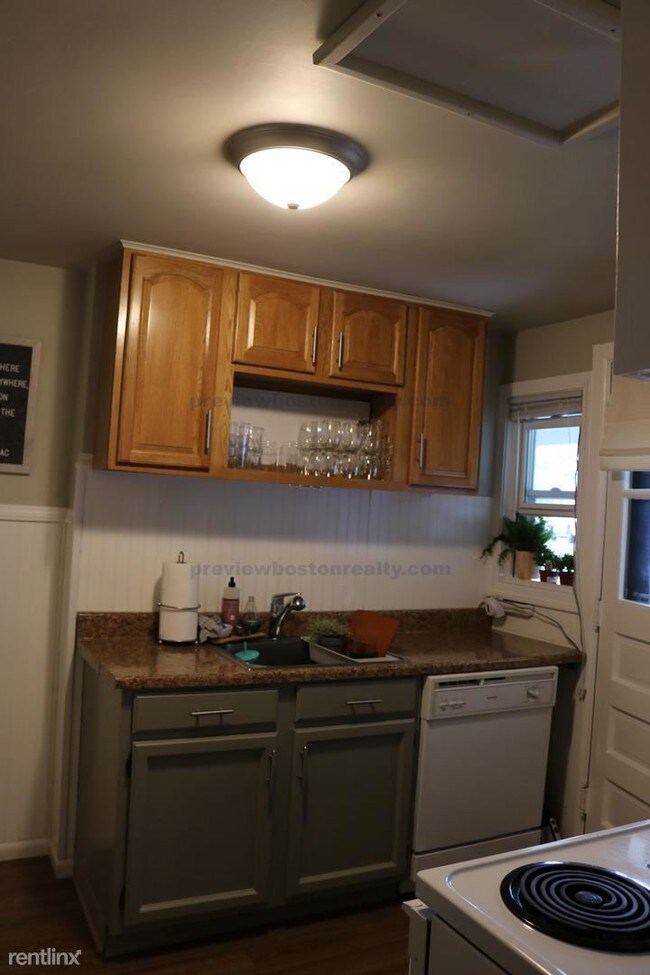 Building Photo - 118 Rowe St