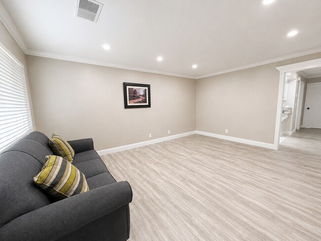Foto del edificio - 55+ Community in Bay Village!