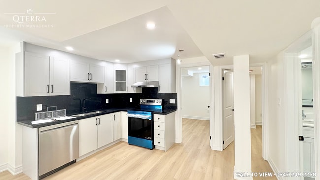 Building Photo - 950 Matthew Murray Cres