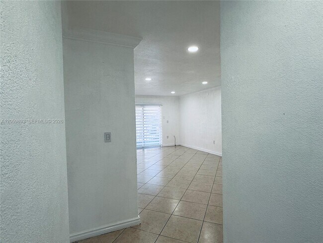 Foto del edificio - 1100 W 35th St