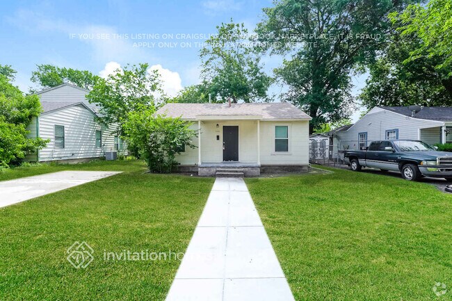 Building Photo - 5101 Royal Dr