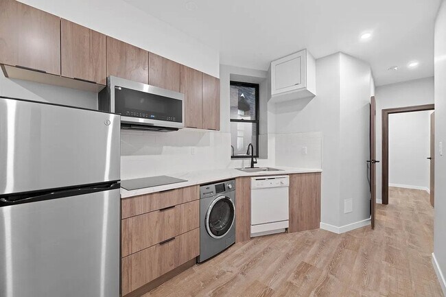 Building Photo - 437 W 46th St