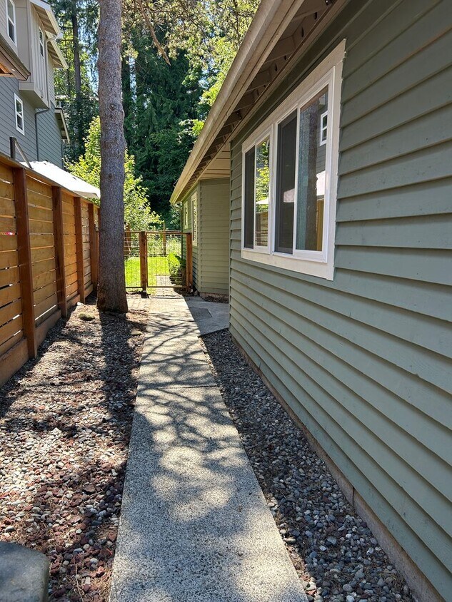 Foto principal - 285 SE Croston Ln