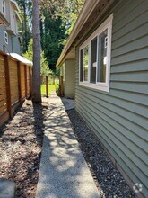 Building Photo - 285 SE Croston Ln