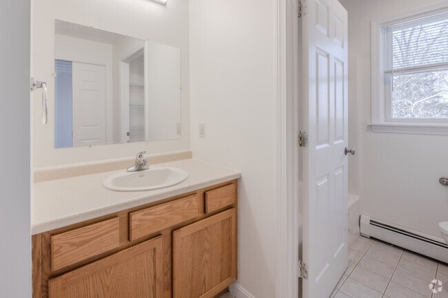 1 BR, 1 BA - 550 SF - Heritage Green Apartments