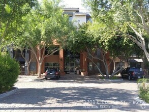 Building Photo - 1701 E Colter St