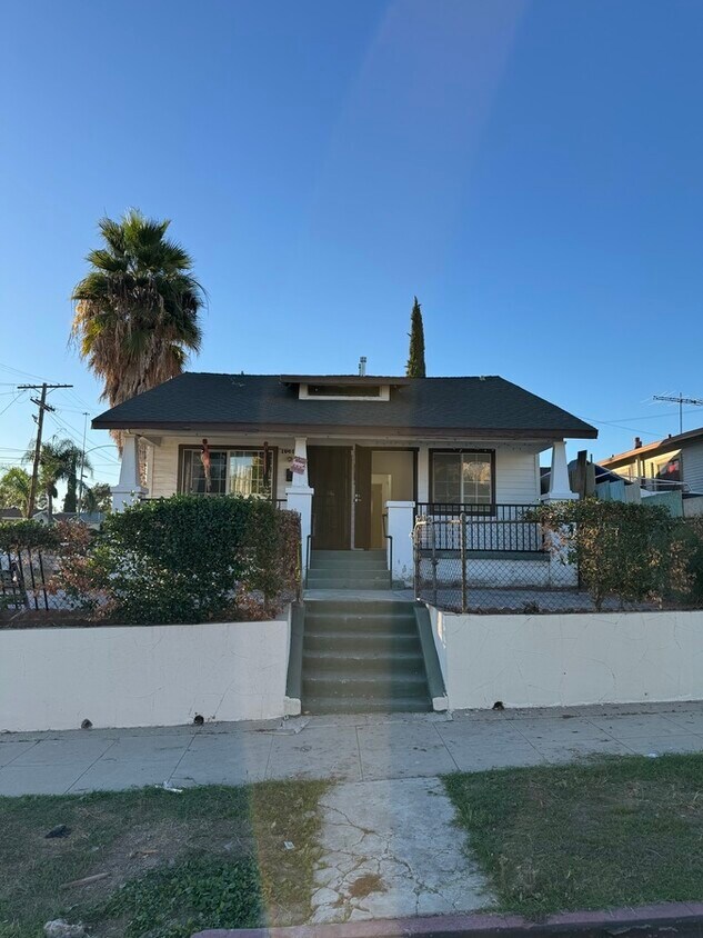 Photo - 1003 N Clement St. -