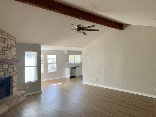 Building Photo - 1604 Middleway Rd