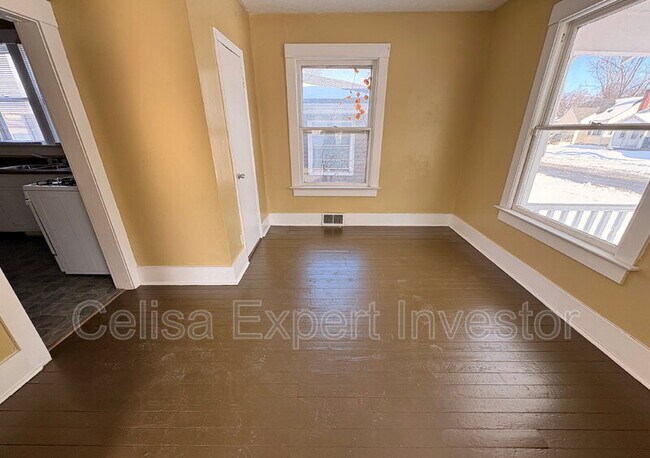 Foto del edificio - 3420 Plaza Dr