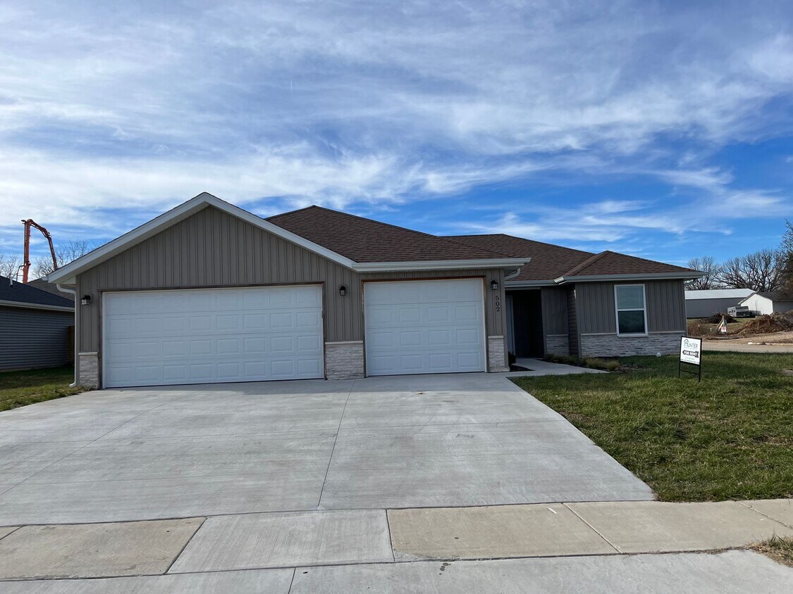 Primary Photo - COMING SOON Beautiful 3 bedroom 2 bath in ...