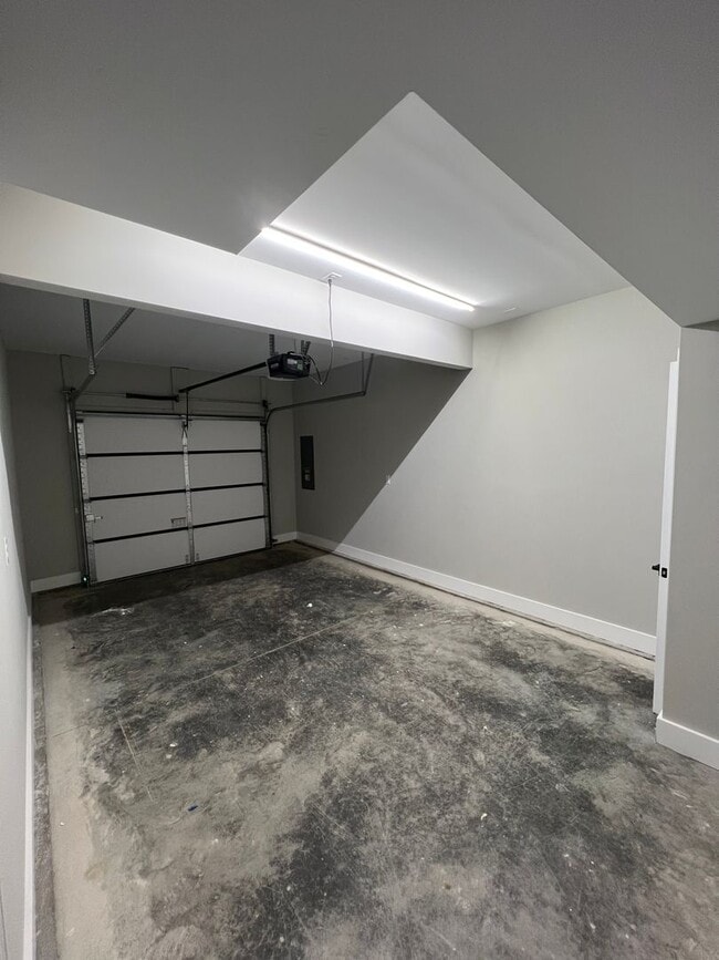 Building Photo - 228 North Mulberry-B