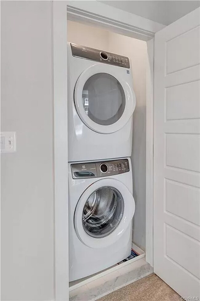 Building Photo - 2636 Lassen Dr