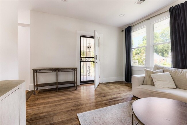 Foto del edificio - 729 N Willett St