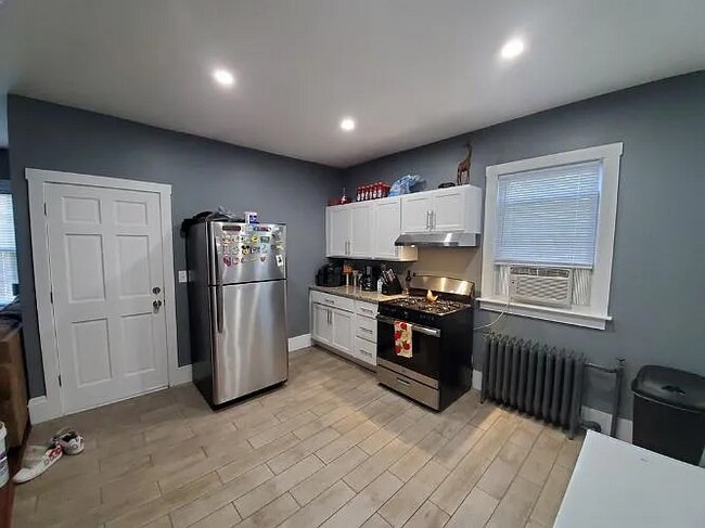 Foto del edificio - 136 New Boston Rd