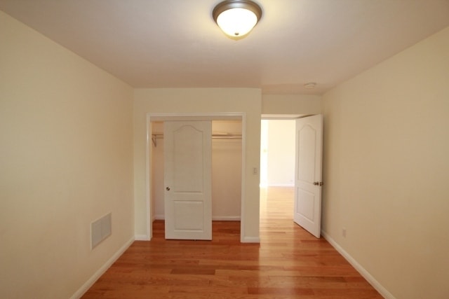 Building Photo - 4 Bedroom Mid-Century Oakmore Property With View of Bay