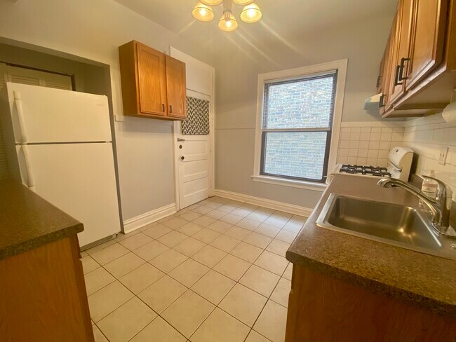 Foto del edificio - 3236 W Balmoral Ave