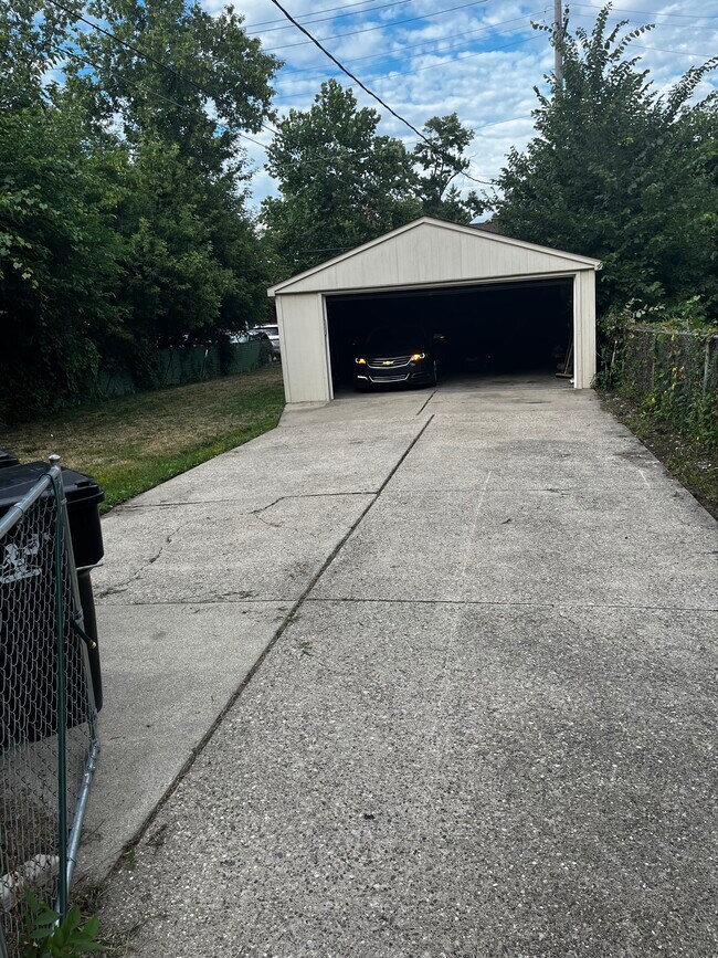Driveway/Backyard - 6012 Whittier
