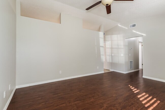 Building Photo - 2845 Collins Ave