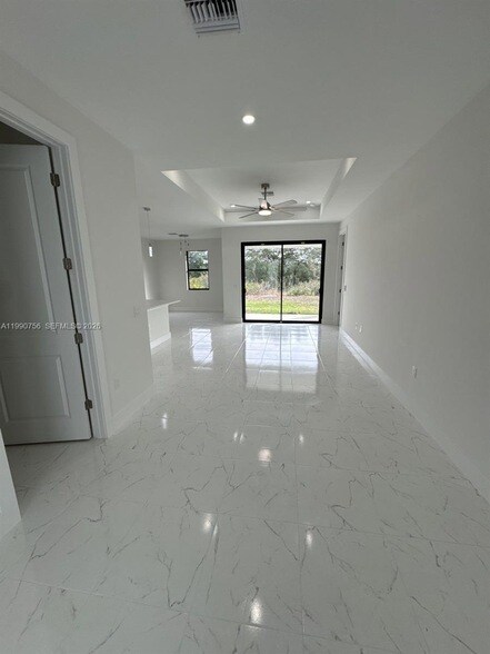 Foto del edificio - 4624 Connie Ave N