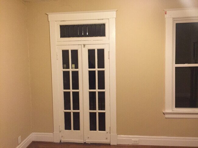 Foto del edificio - 1367 Burdette Ave