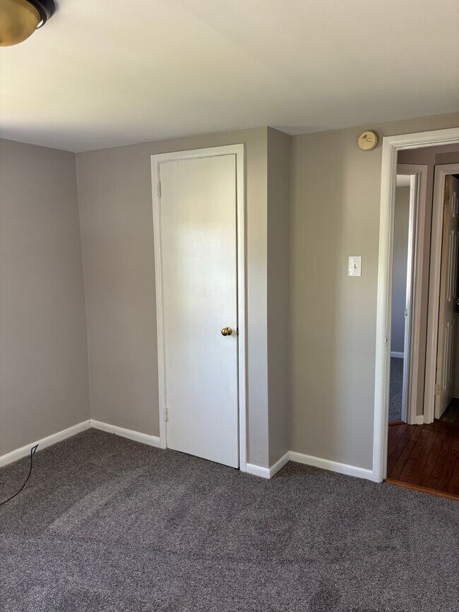 Foto del edificio - 287 N Locust Point Rd