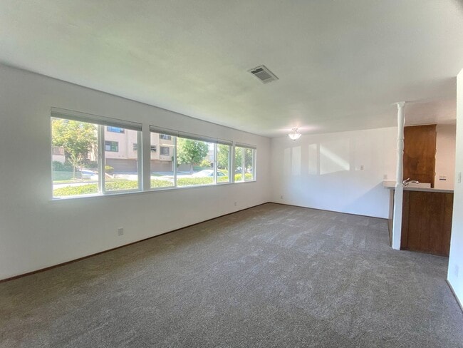 Building Photo - Spacious 1-bedroom home in Fremont! - Grim...
