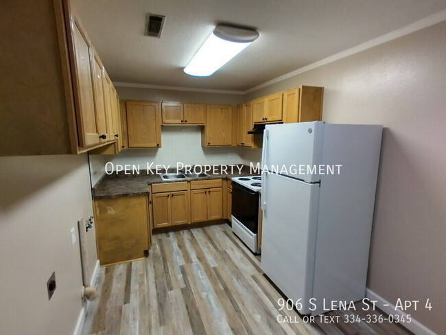 Building Photo - Newly updated 2-bedroom, 1-bath apartment ...