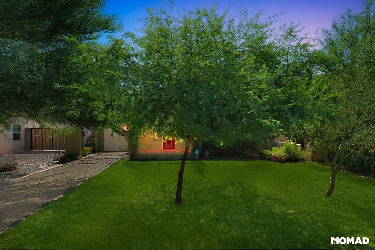 Primary Photo - 1711 E Earll Dr
