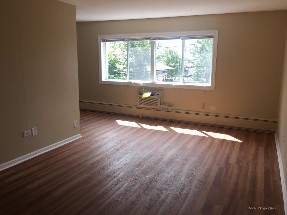 Primary Photo - 20 N Parkside Ave