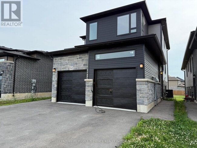 Building Photo - 562 Fairway Rd