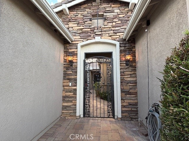 Building Photo - 483 Lyle Dr