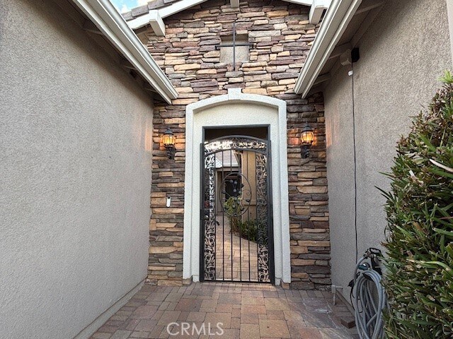 Foto del edificio - 483 Lyle Dr