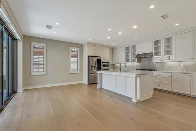 Building Photo - 113 Toretta