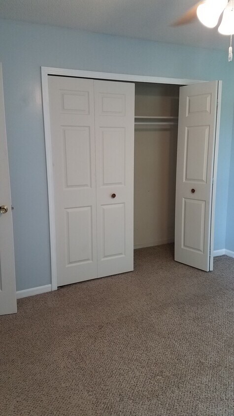 Foto principal - 1408 Whispering Woods Ave