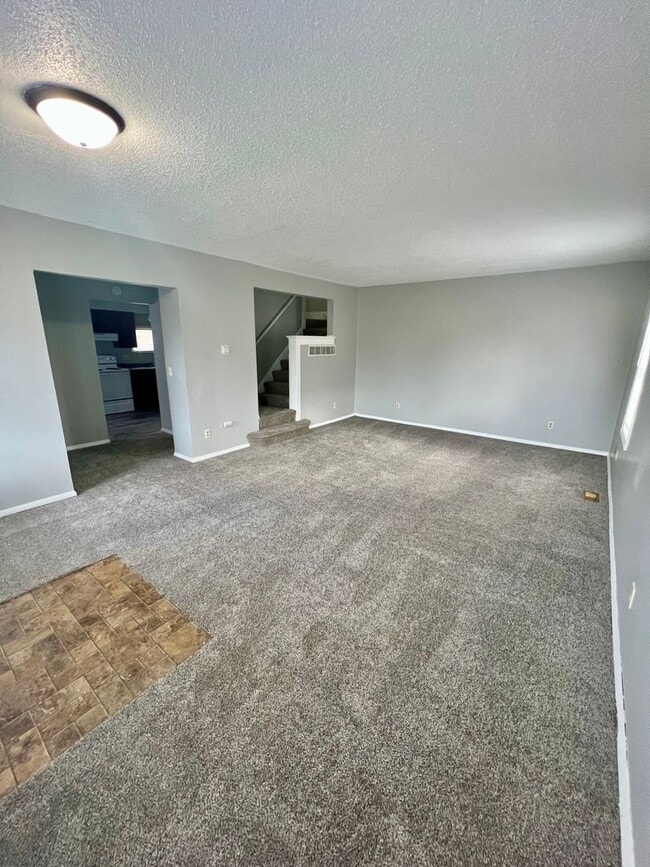 Building Photo - NEW LISTING! 3 BEDROOM HOUSE