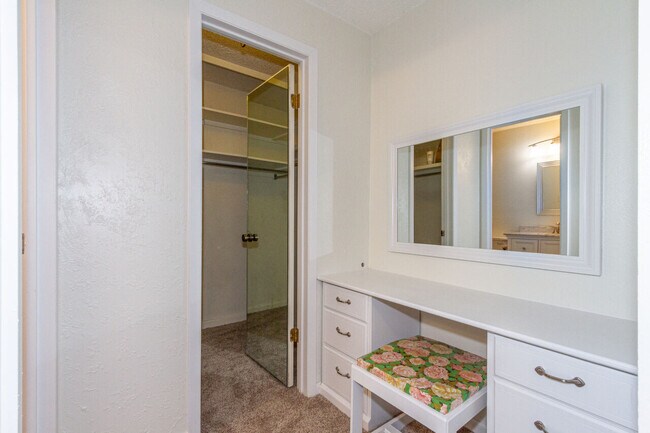 Foto del edificio - 411 Lakewood Cir