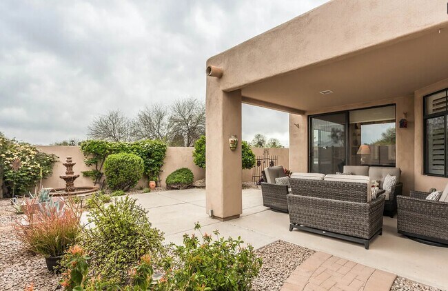 Foto del edificio - 8331 E Cactus Wren Rd