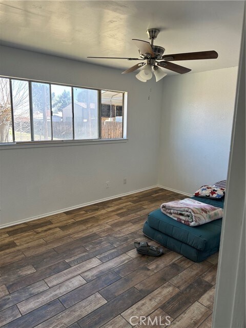 Foto del edificio - 11015 Oakwood Ave